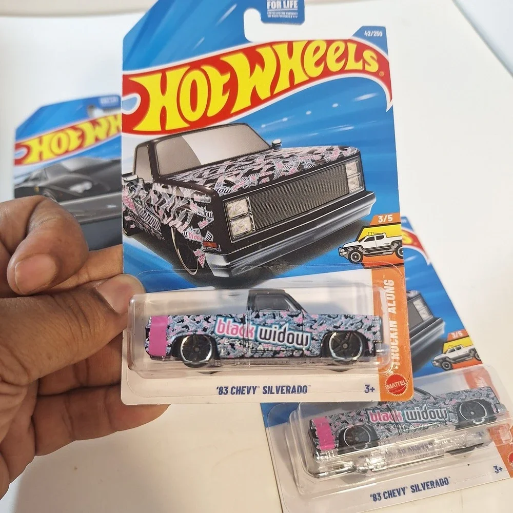 Hot Wheels Ferrari F40 Competizone 3/5 + 83 Chevy Silverado Black‎ Widow 3 Cars